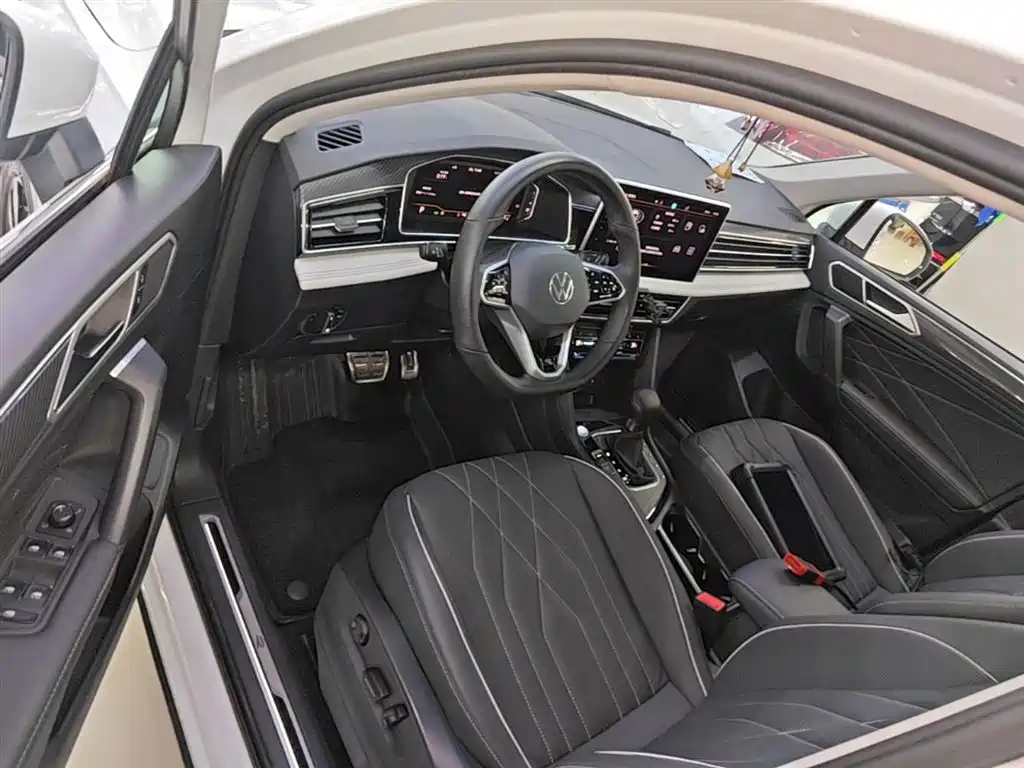 Volkswagen Tiguan L 2023 330TSI Auto 2WD R-Line Premium Edition фото 16