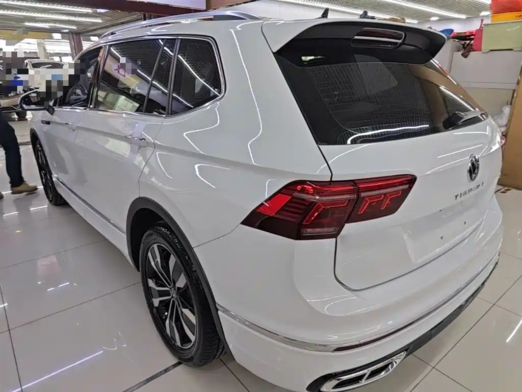 Volkswagen Tiguan L 2023 330TSI Auto 2WD R-Line Premium Edition фото 5