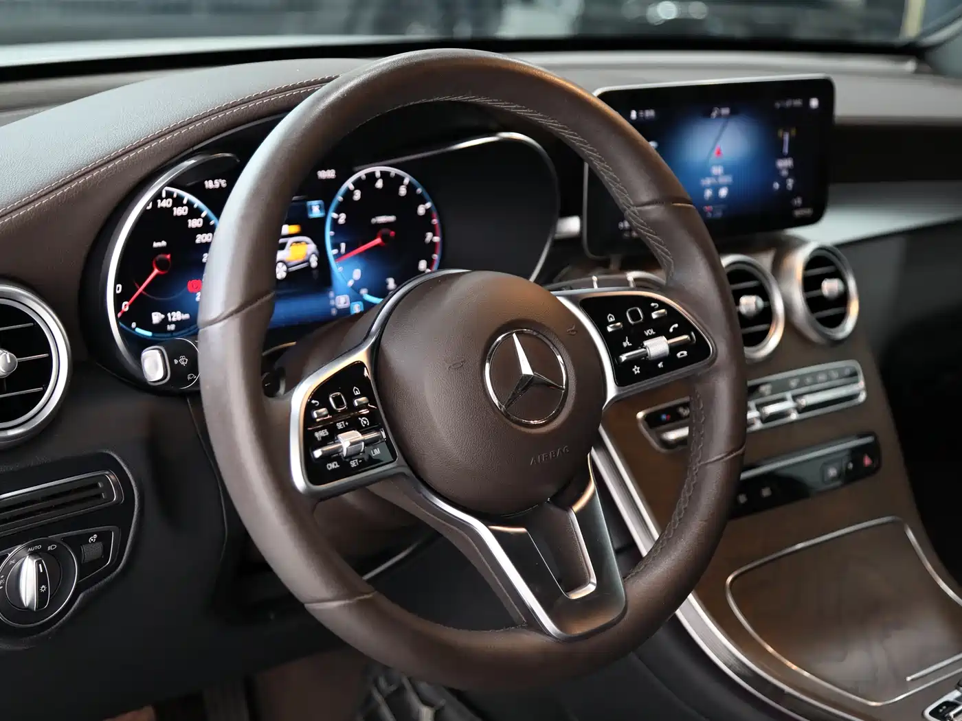 Mercedes-Benz GLC 2022 Facelift II GLC 260 L 4MATIC Luxury фото 8