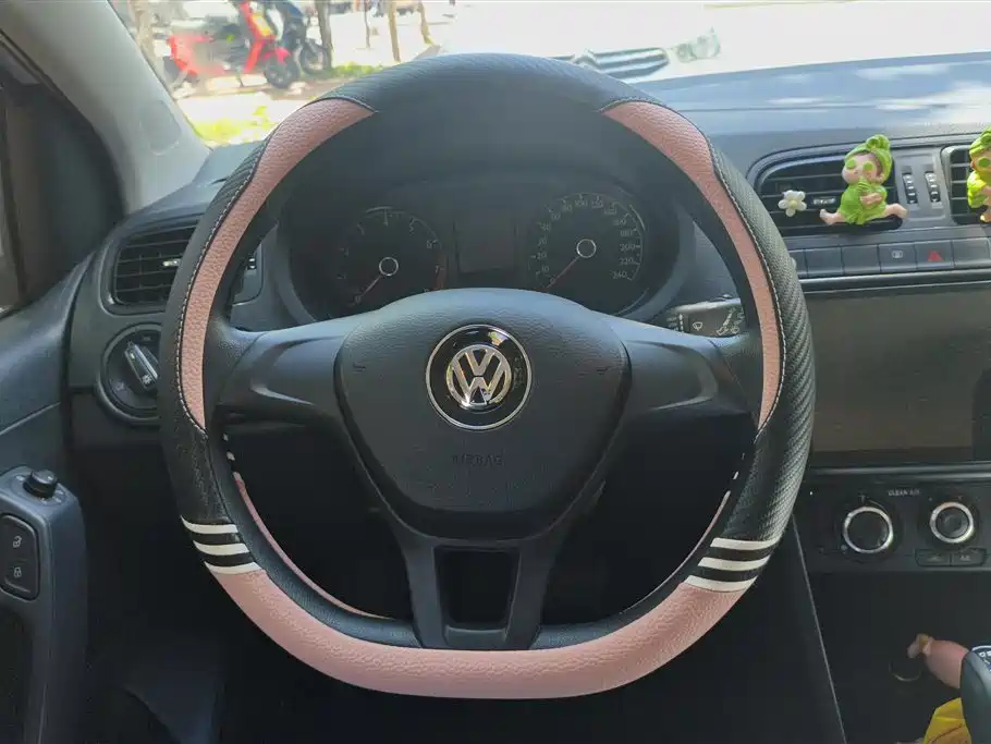 Volkswagen Polo 2016 1.4L Automatic Trend фото 15