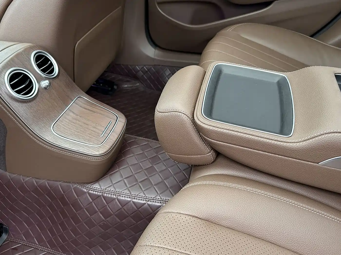 Mercedes-Benz E-Class 2022 E 300 L Luxury фото 21