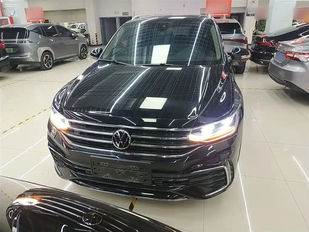 Volkswagen Tiguan L 2023 Facelift 330TSI Auto FWD R-Line Premium фото 3