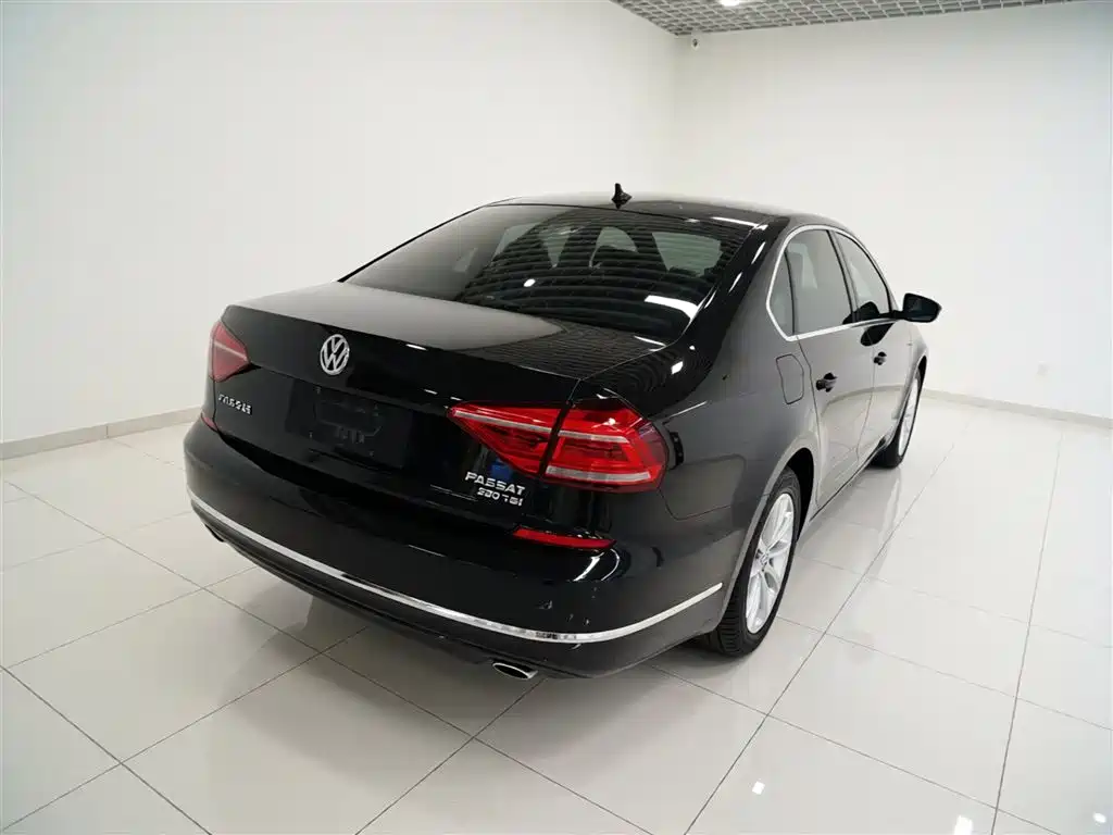 Volkswagen Passat 2017 330TSI DSG Prestige фото 7