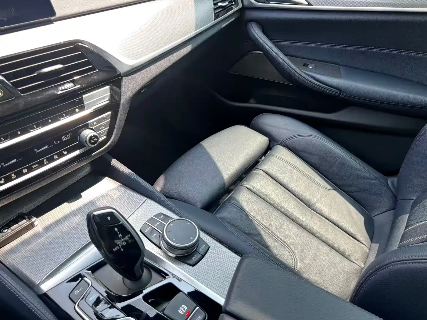BMW 5 Series (Import) 2020 530i M Sport Package фото 9