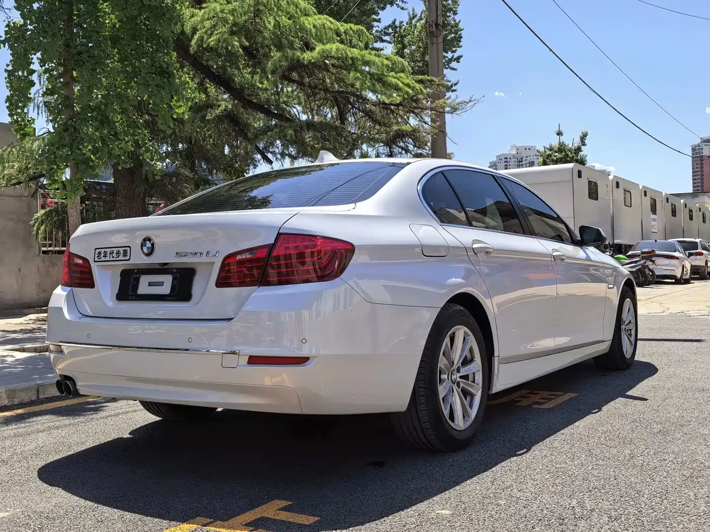 BMW 5 Series 2017 520Li Classic Edition фото 4