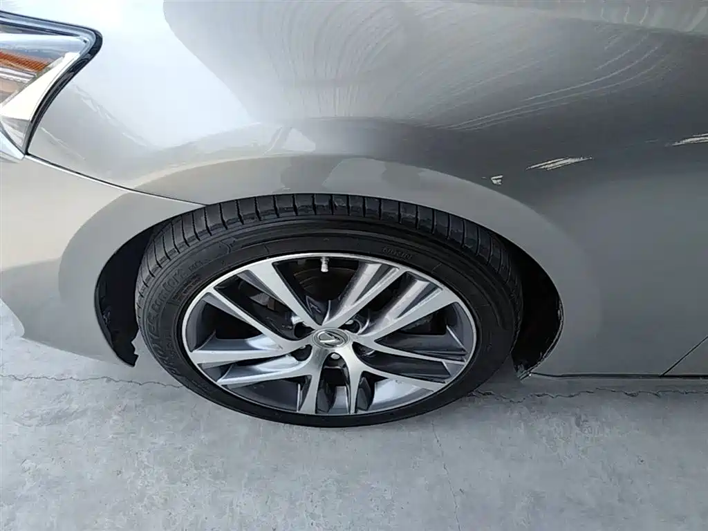 Lexus IS 2017 300 Leading Edition фото 23