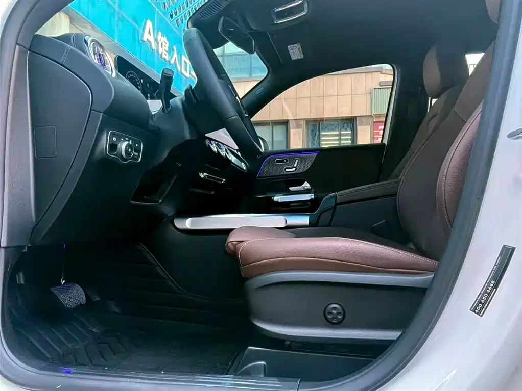 Mercedes-Benz GLB 2025 GLB 220 Dynamic фото 9