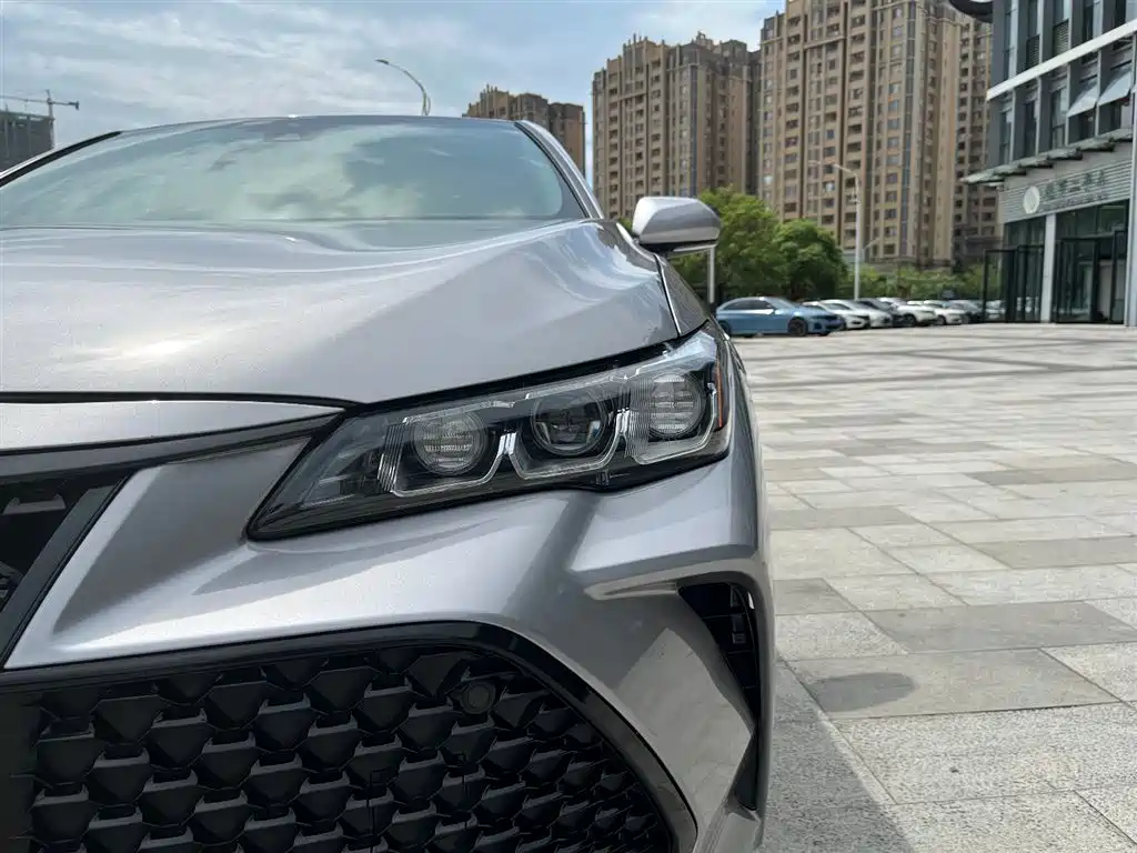 Toyota Avalon 2019 Hybrid 2.5L Luxury Edition China V фото 9