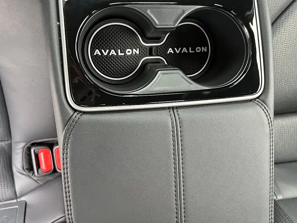 Toyota Avalon 2019 Hybrid 2.5L Luxury Edition China V фото 21