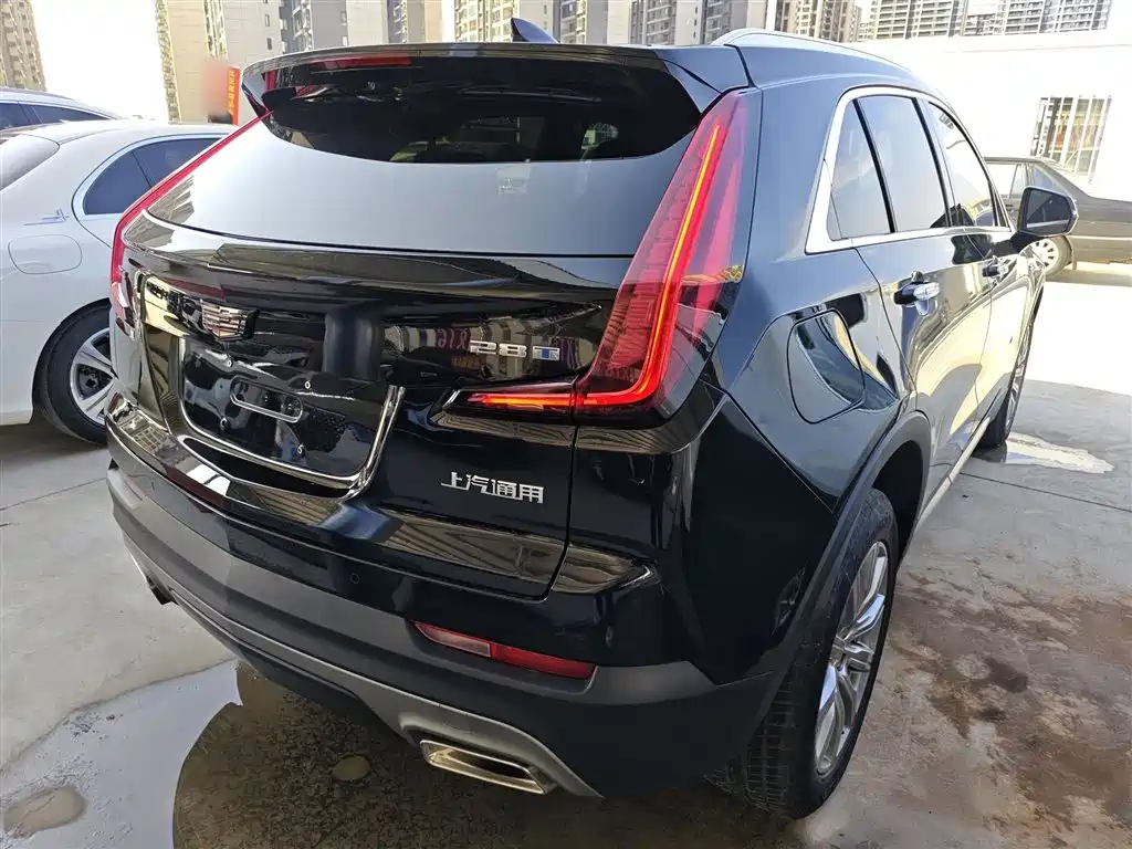 CADILLAC XT4
