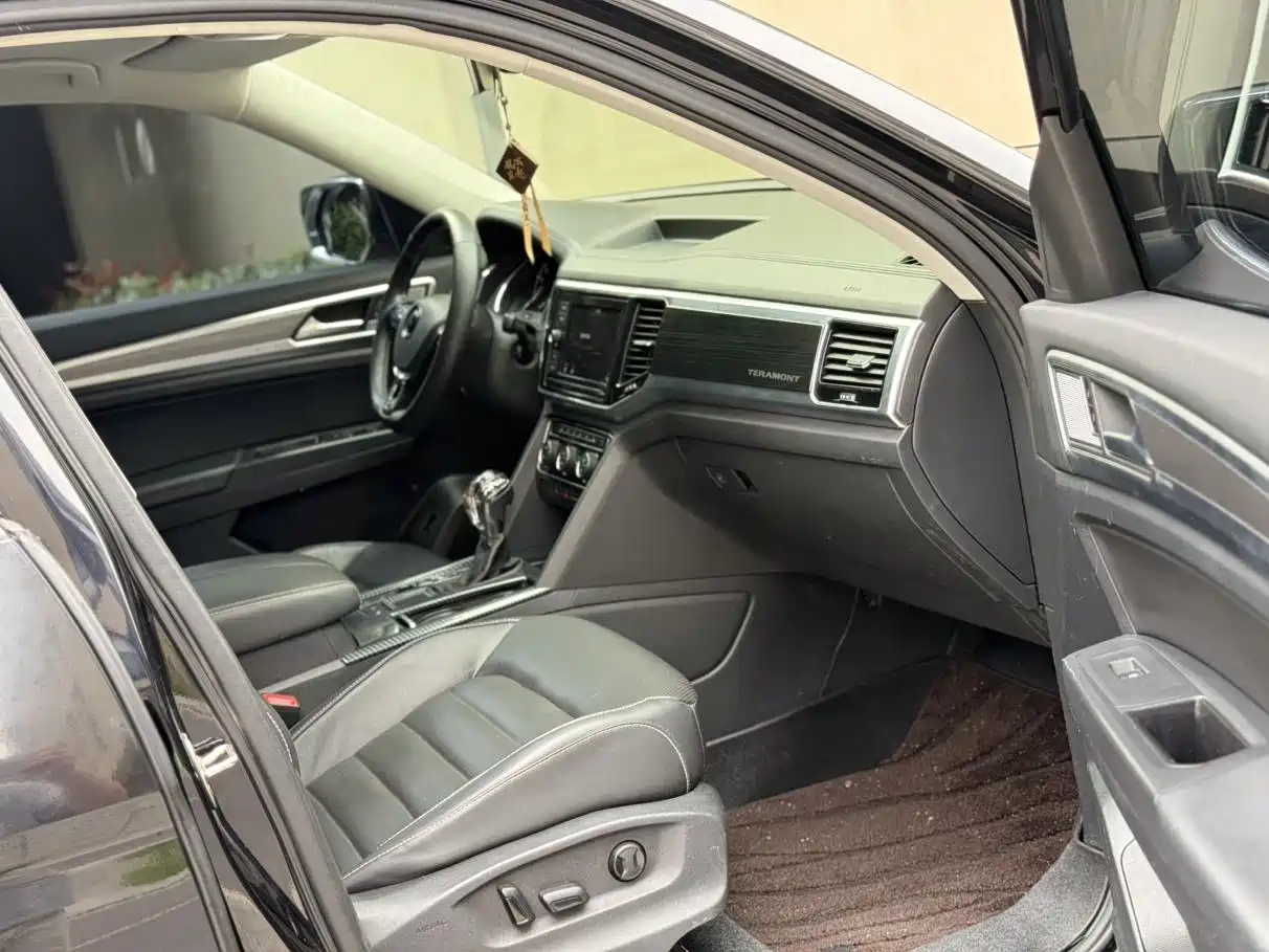 Volkswagen Teramont 2019 330TSI 2WD Luxury China VI фото 7
