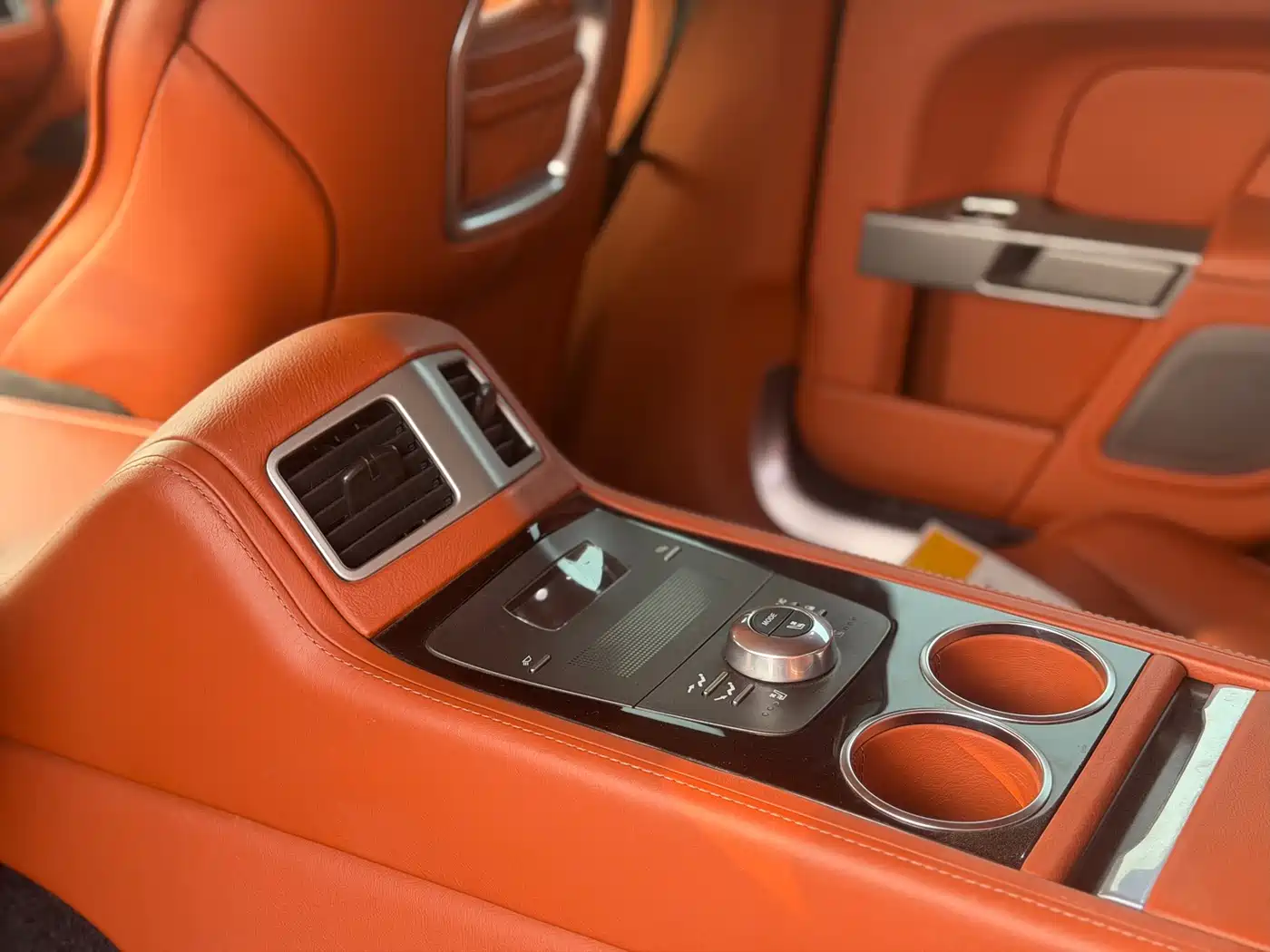 Aston Martin Rapide 2010 6.0L фото 10