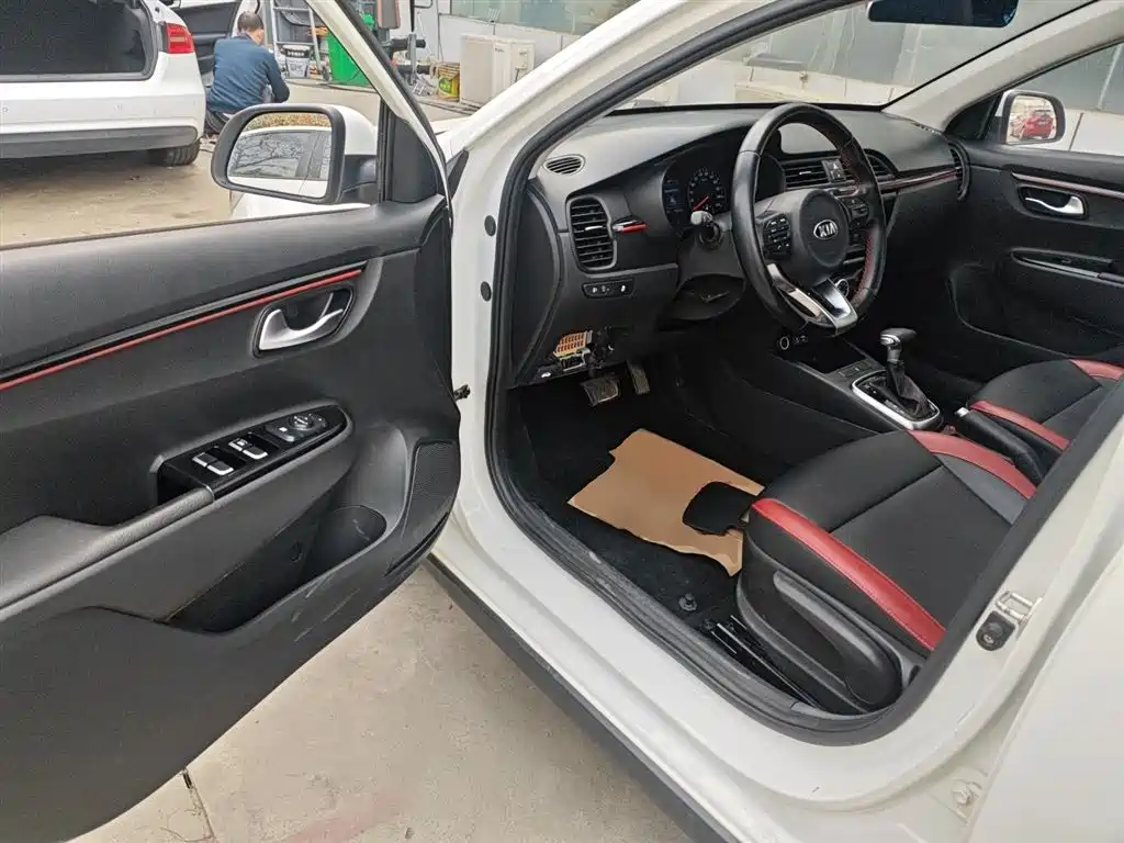 Kia KX CROSS 2018 1.6L Automatic Smart Sunroof Edition фото 12