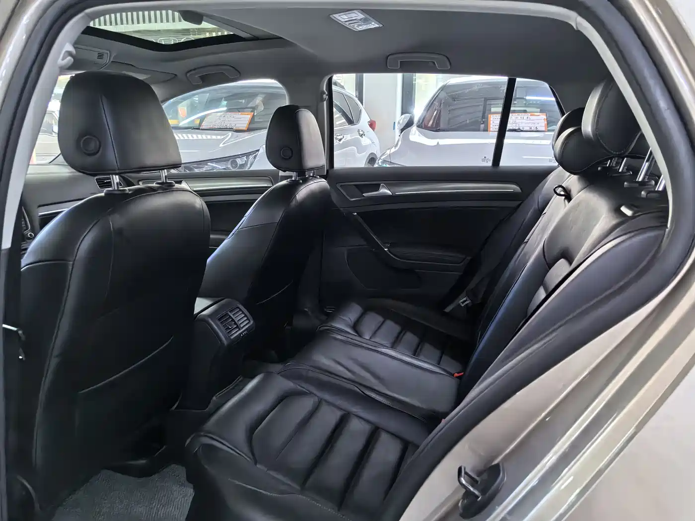Volkswagen Golf 2015 1.4TSI Automatic Luxury фото 9