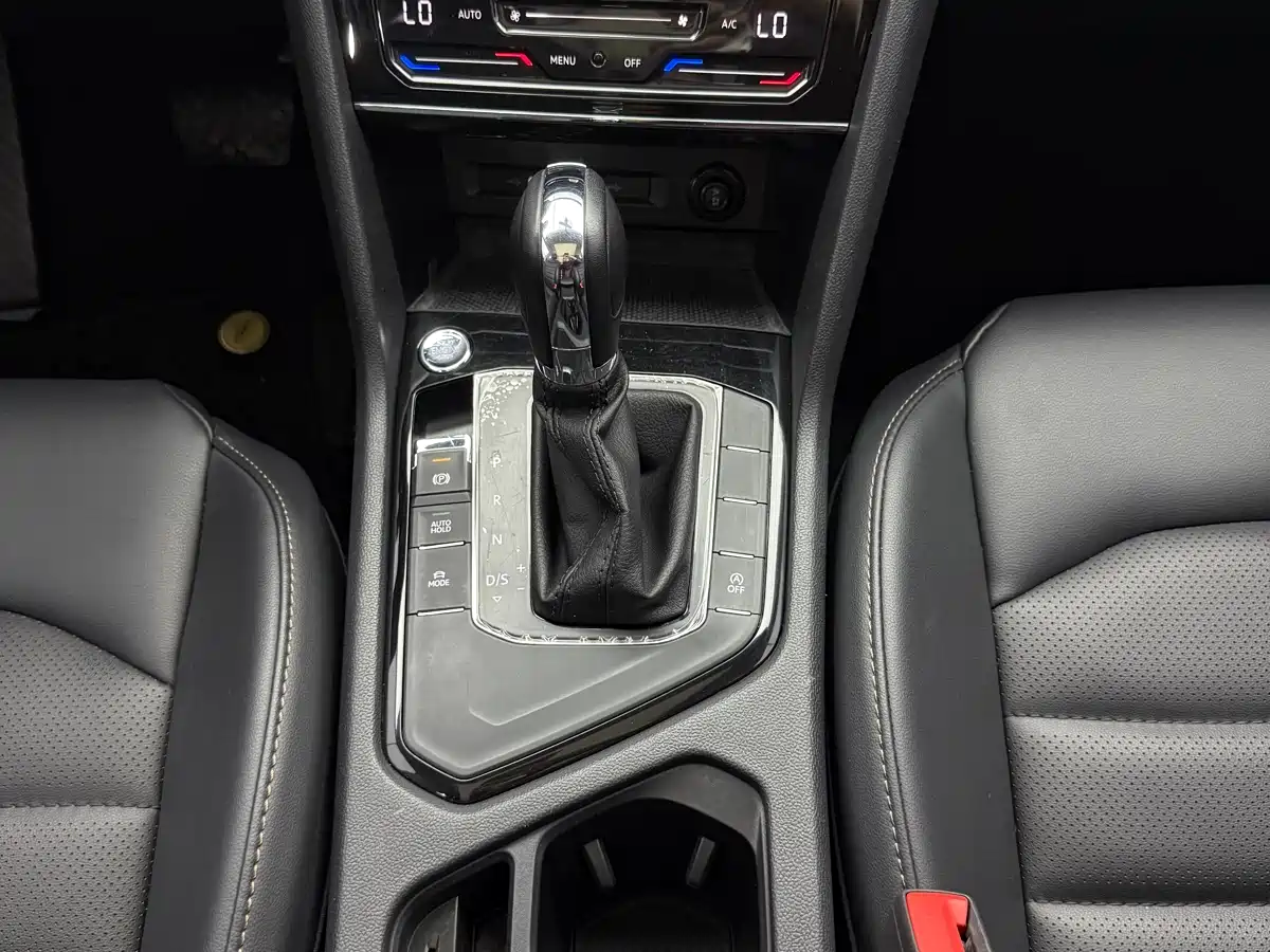 Volkswagen Tharu 2022 280TSI FWD Luxury Edition фото 11