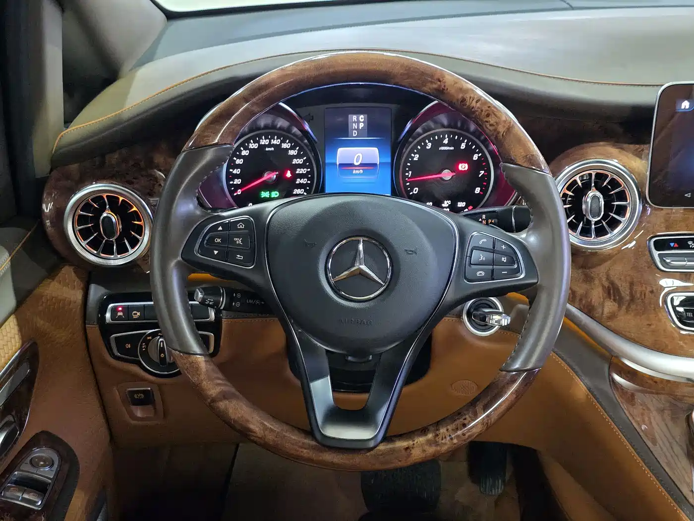 Mercedes-Benz V-Class 2022 V 260 L Long Wheelbase Prestige Edition фото 14