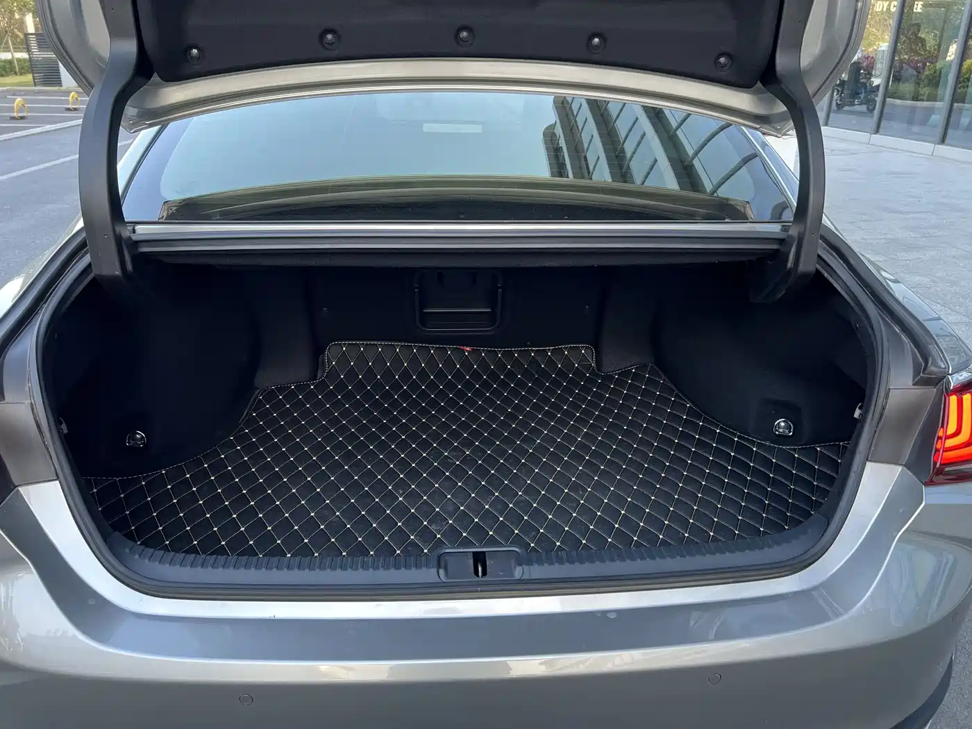 Lexus ES 2022 300h Excellence Edition фото 13