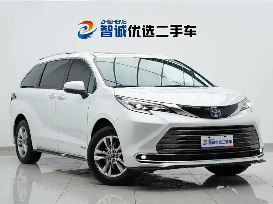 Toyota Sienna 2021 2.5L Hybrid Ultimate Edition фото 3