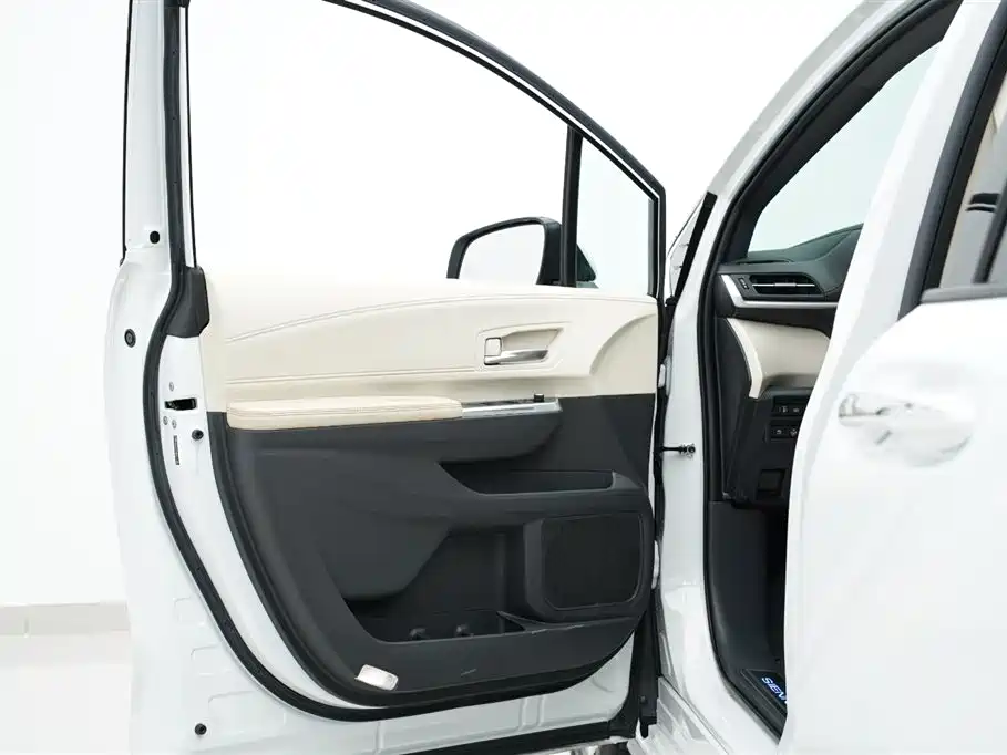 Toyota Sienna 2021 2.5L Hybrid Ultimate Edition фото 10