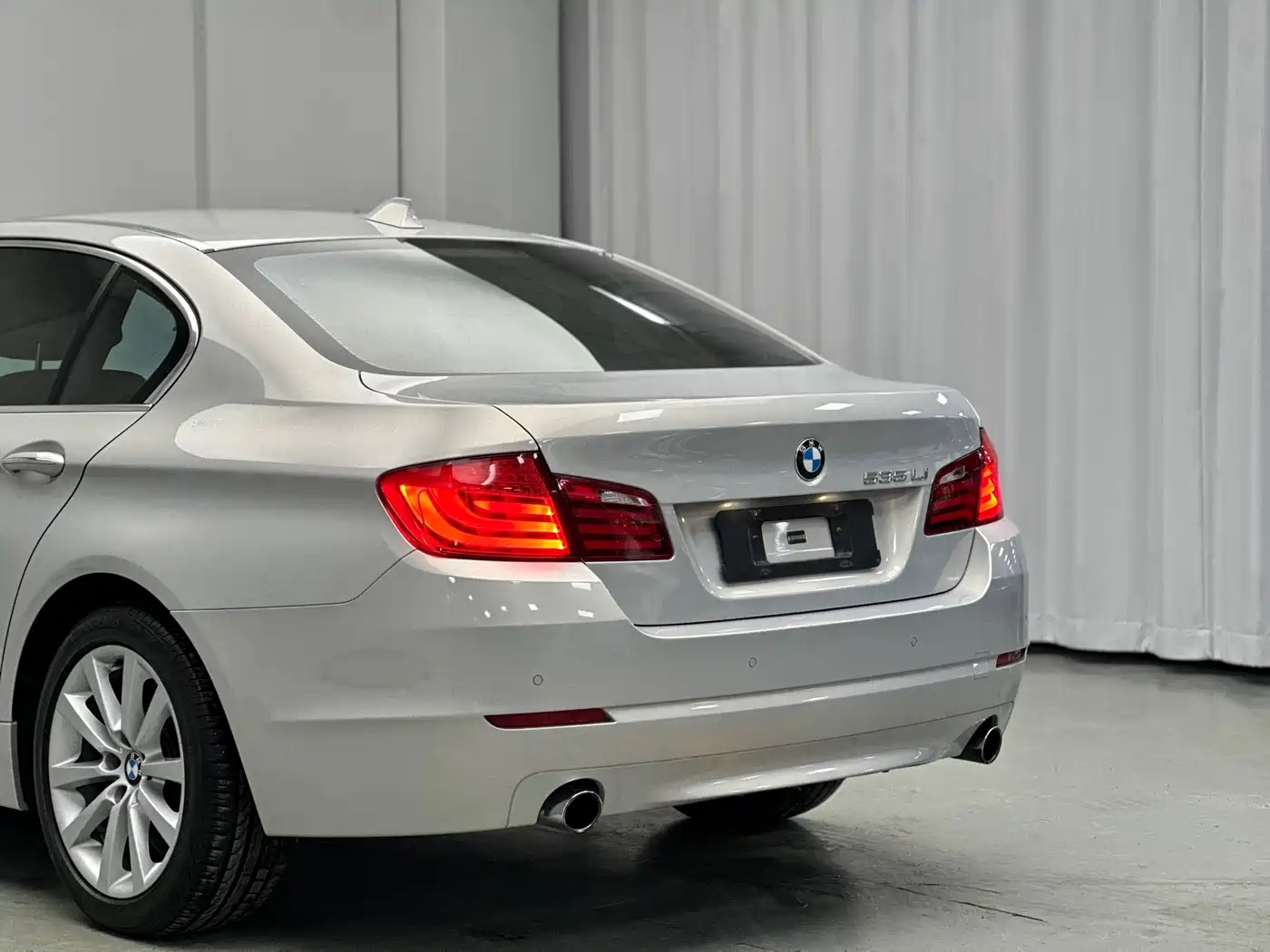 BMW 5 Series 2011 535Li Luxury фото 14