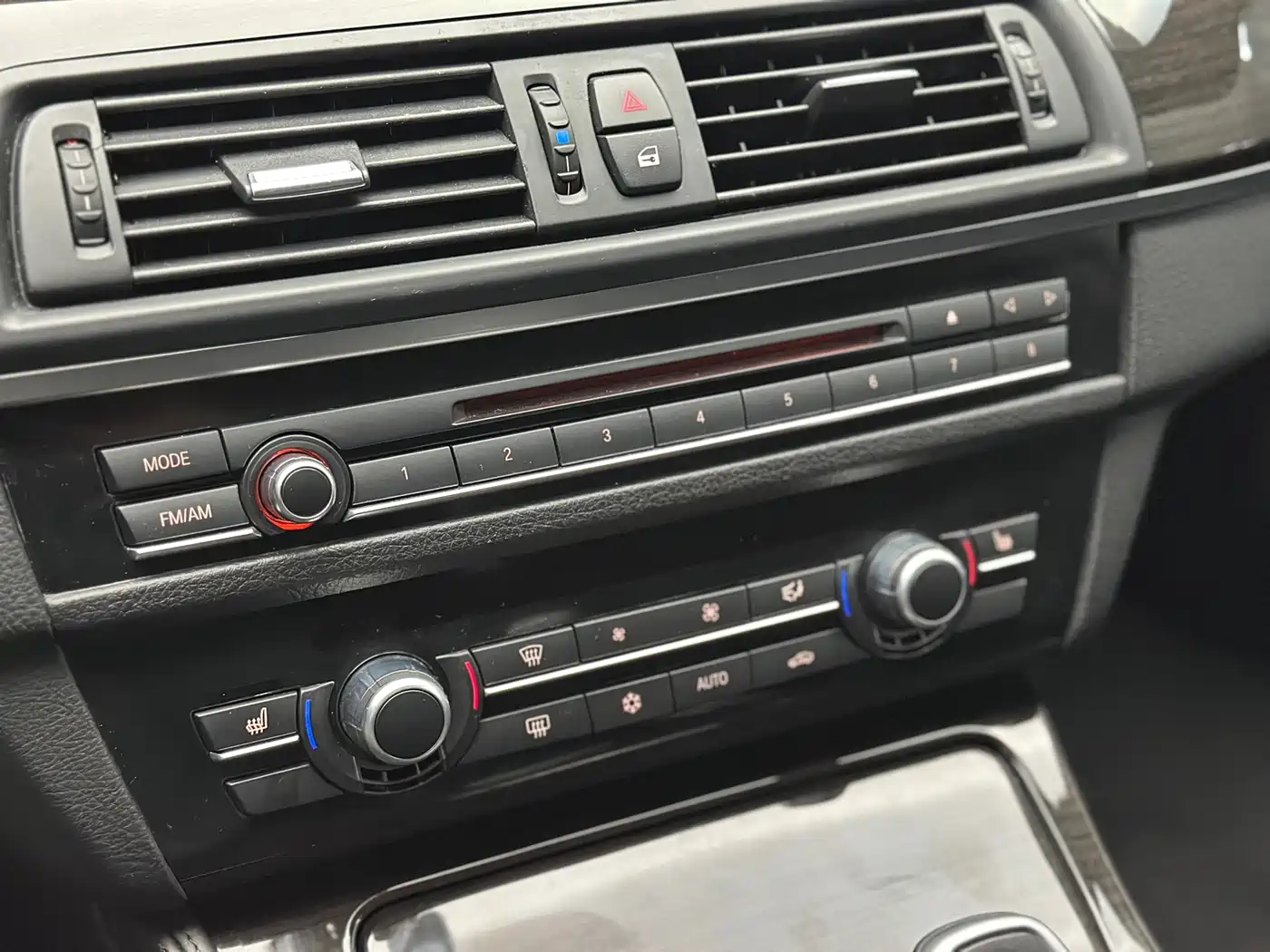 BMW 5 Series 2011 535Li Luxury фото 27