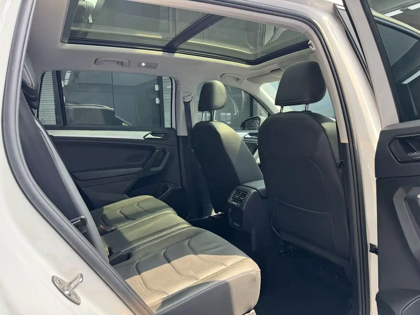 Volkswagen Tiguan L 2020 330TSI Auto 2WD Smart Luxury China VI фото 13