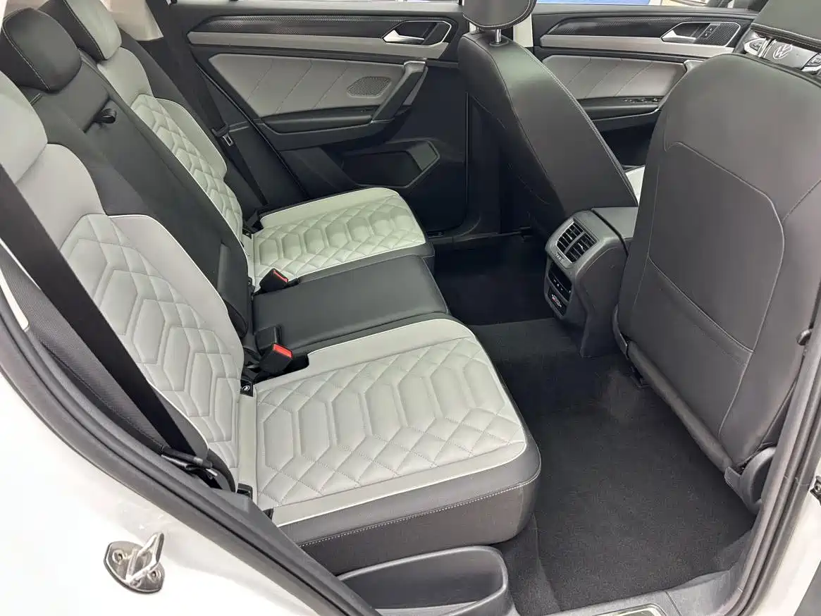 Volkswagen Tayron 2023 280TSI 2WD Luxury Plus Advanced Edition фото 10