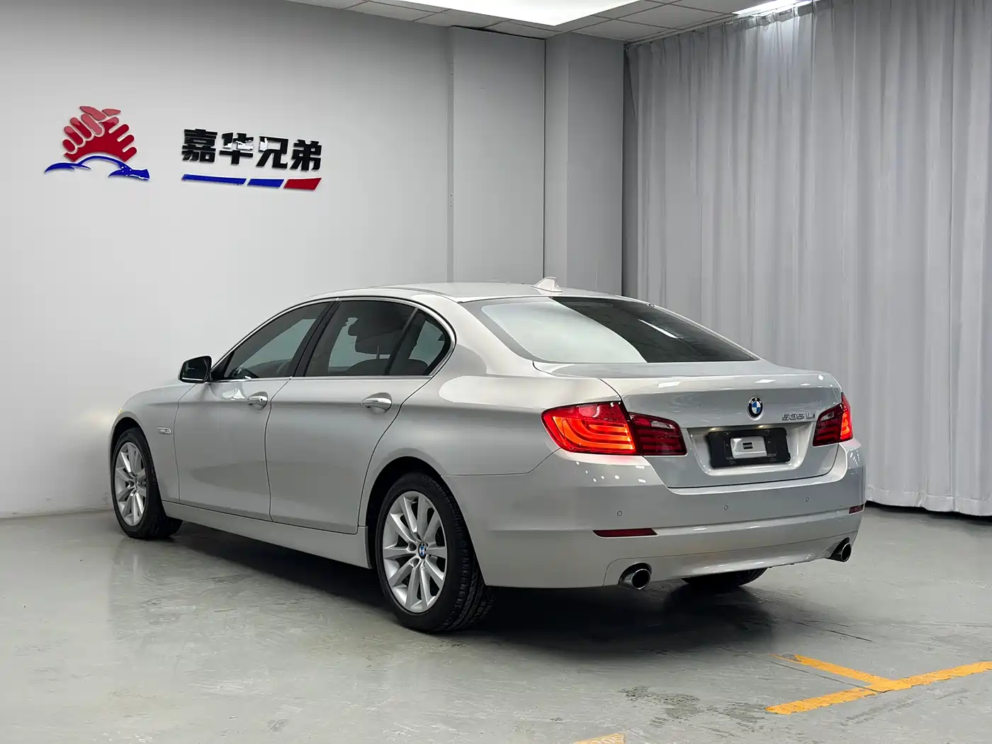 BMW 5 Series 2011 535Li Luxury фото 13