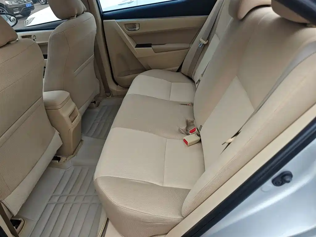 Toyota Corolla 2014 1.6L CVT GL-i фото 17