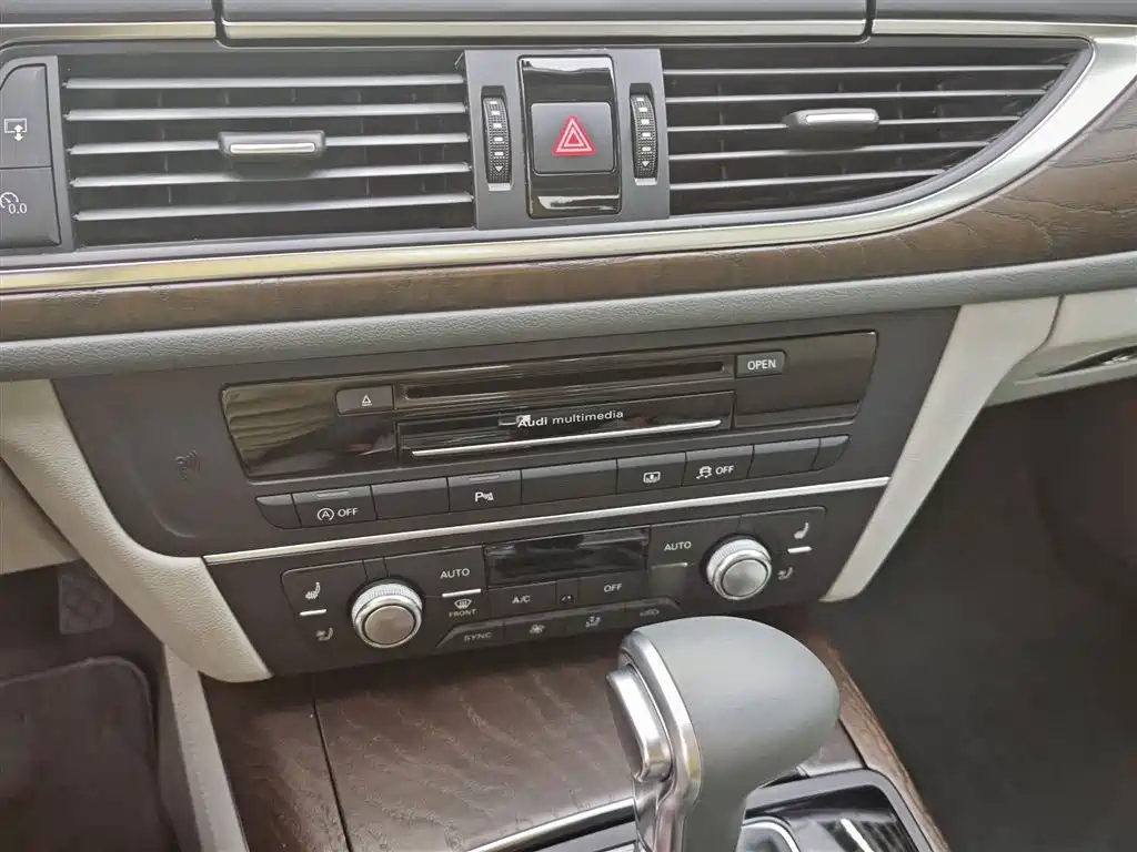 Audi A6L 2014 50 TFSI quattro Luxury фото 12