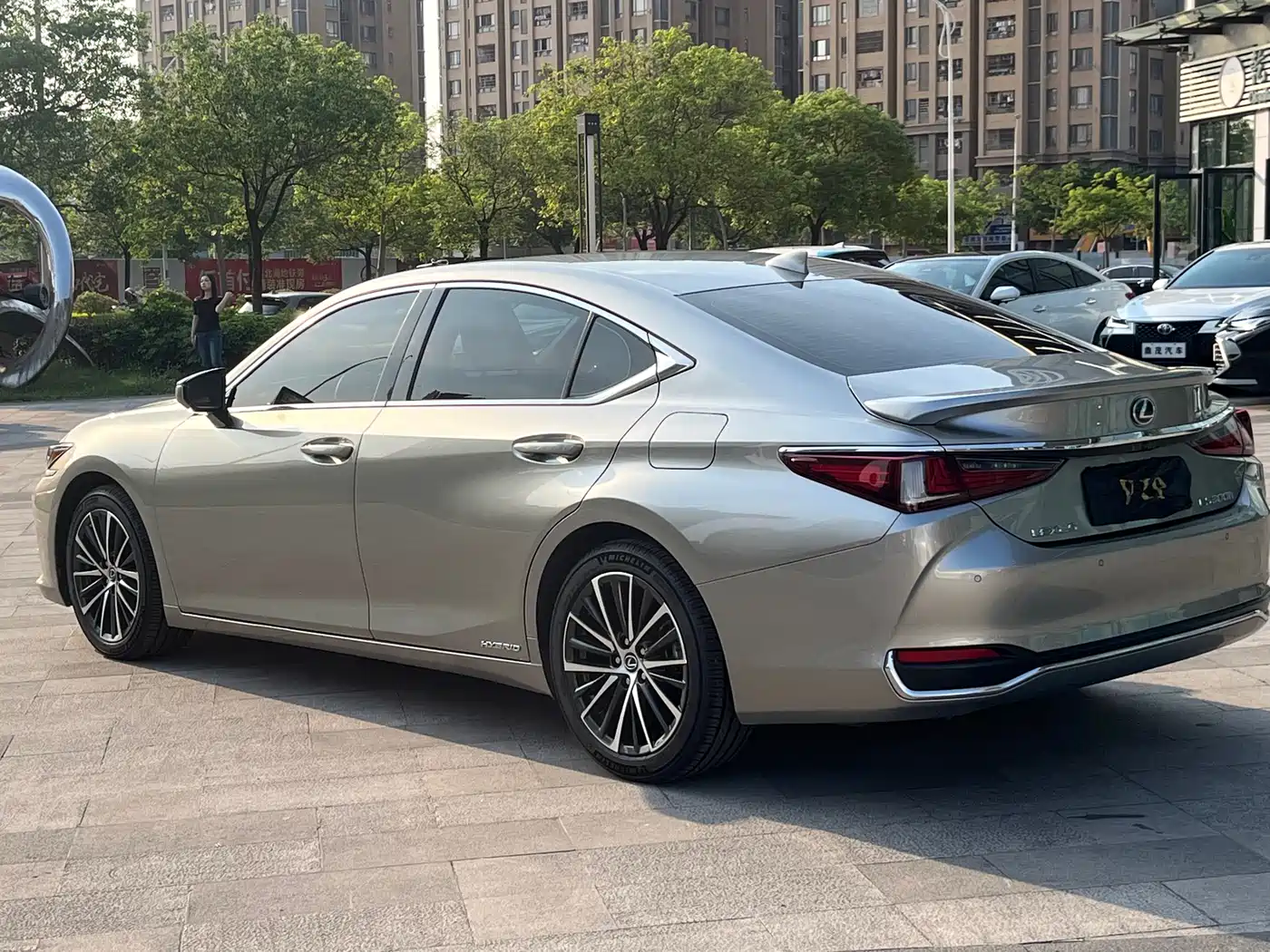 Lexus ES 2022 300h Ultimate Edition фото 7