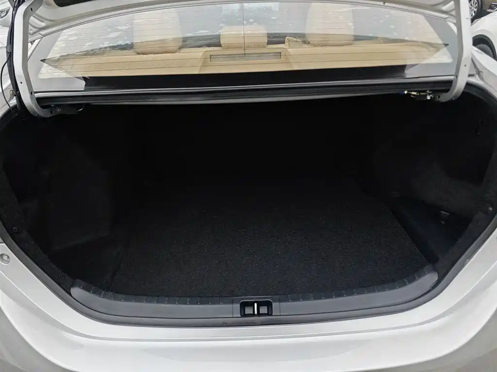 Toyota Corolla 2014 1.6L CVT GL-i фото 19