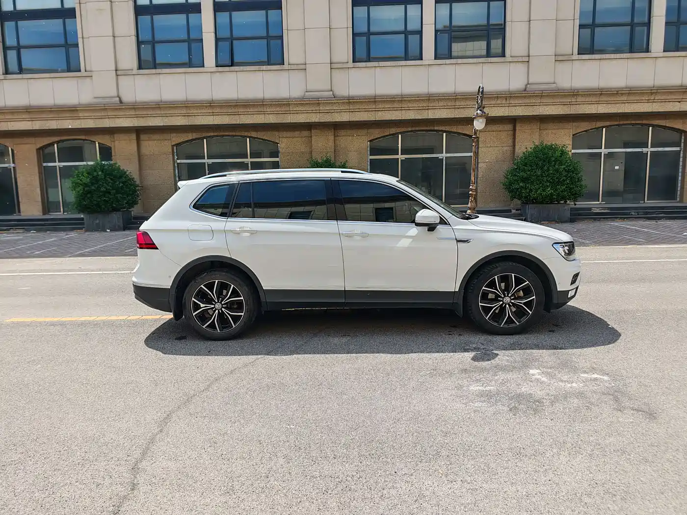 Volkswagen Tiguan L 2019 330TSI Automatic 2WD Smart Luxury Edition China VI фото 4