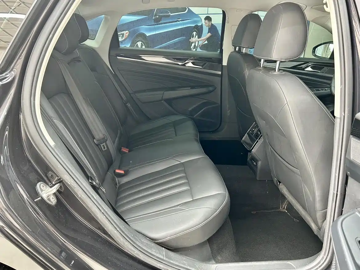 Volkswagen Passat 2022 280TSI Elite Edition фото 11