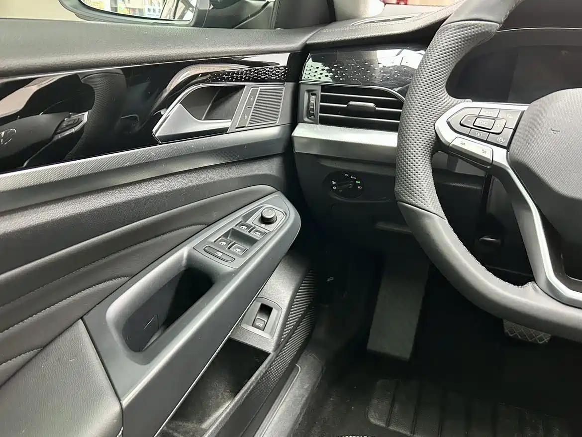 Volkswagen Passat 2022 280TSI Elite Edition фото 19