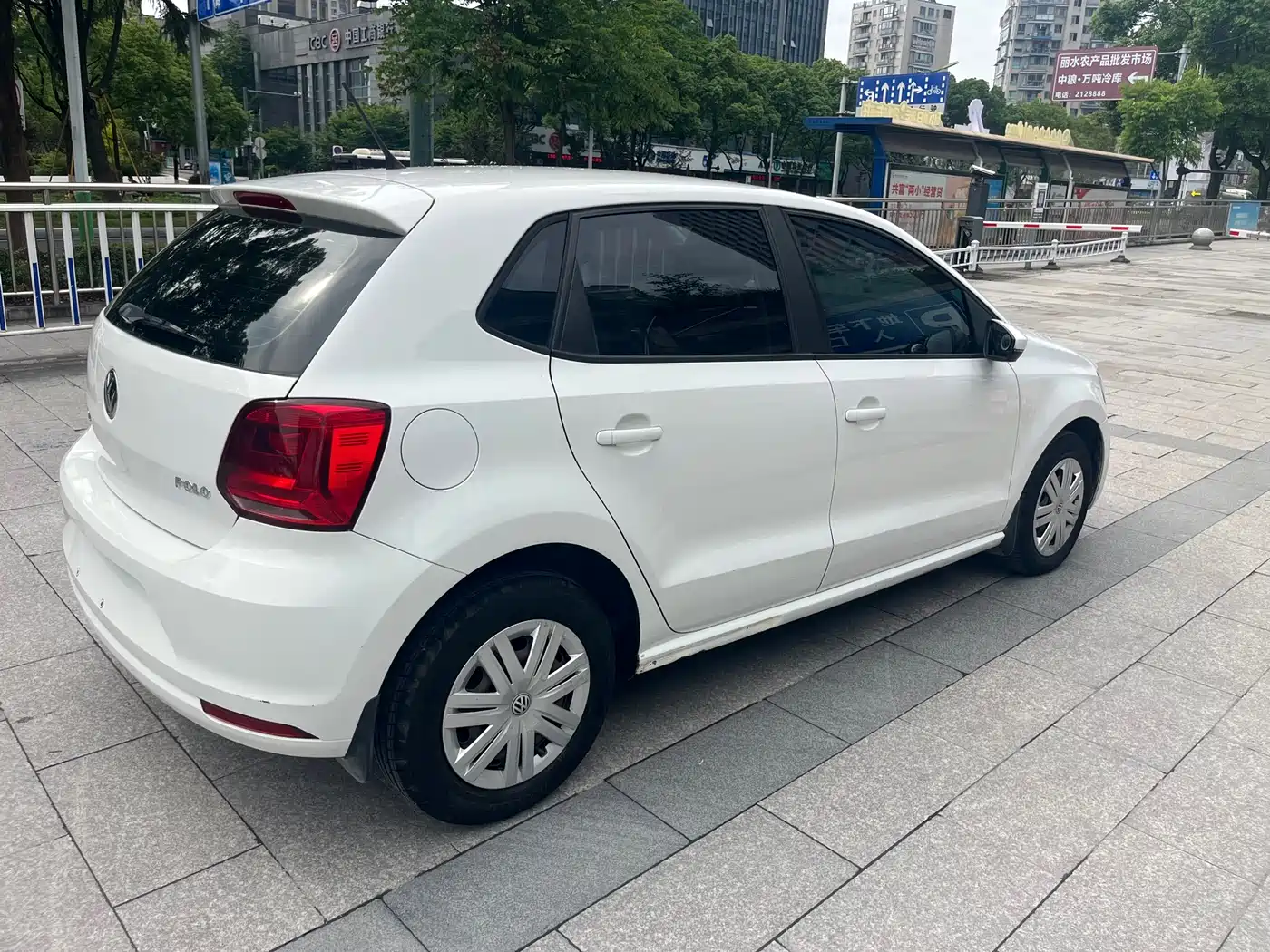 Volkswagen Polo 2016 1.4L Automatic Trend фото 10