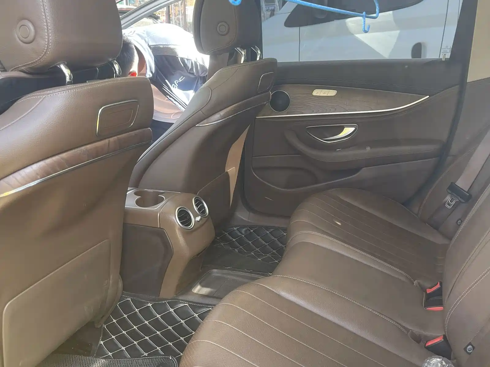 Фото 5 - Mercedes-Benz E-Class