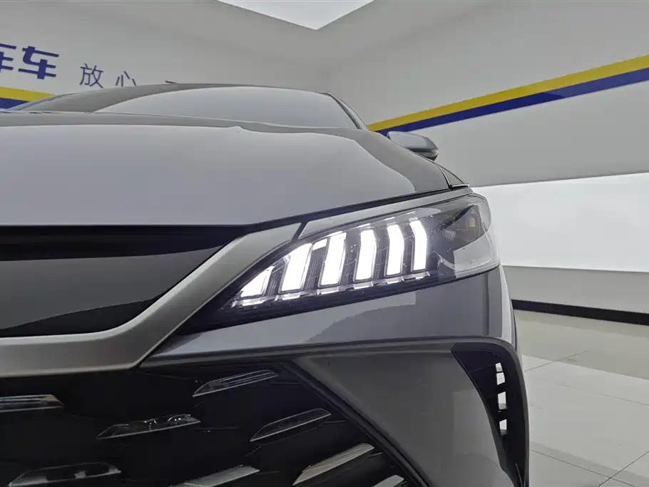 BYD Qin PLUS 2025 DM-i Smart Drive 55KM Leader фото 5