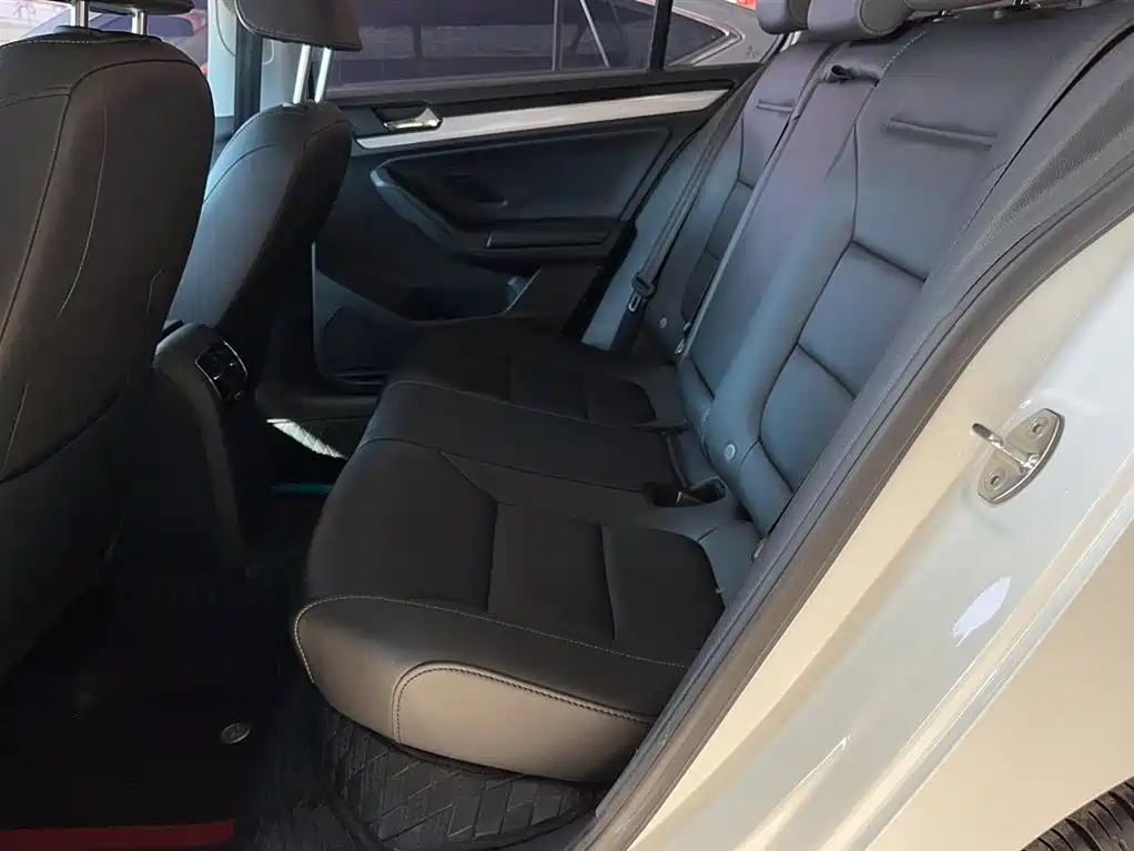 Volkswagen Sagitar 2017 1.6L Automatic Comfort фото 18