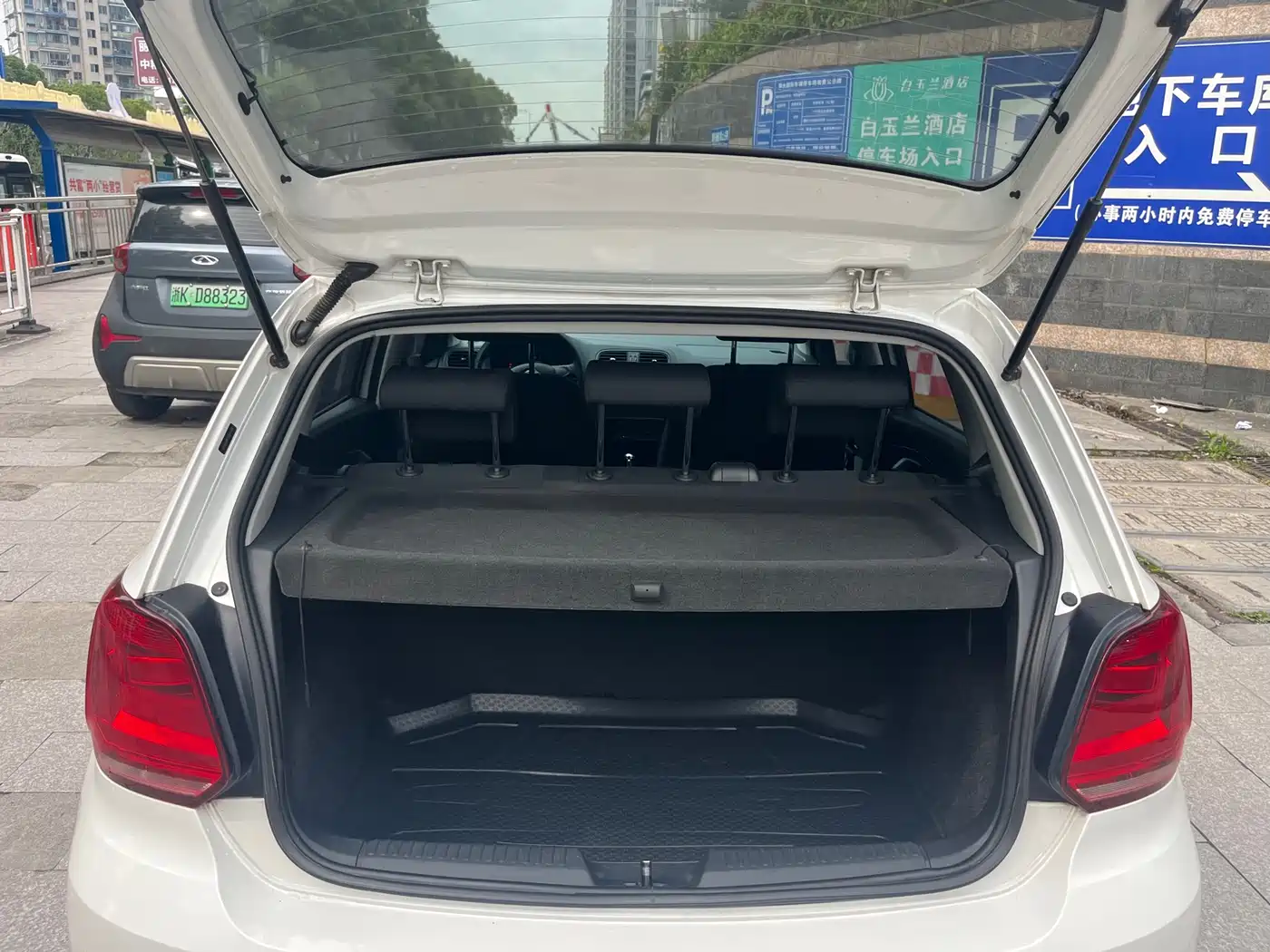 Volkswagen Polo 2016 1.4L Automatic Trend фото 8