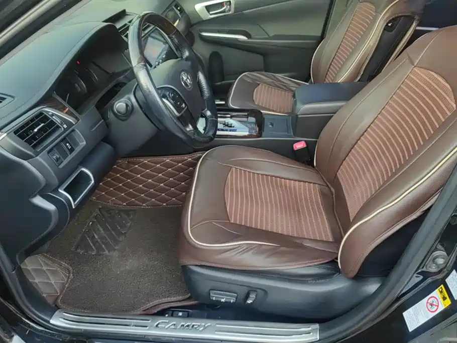 Toyota Camry 2015 2.0G Leading Edition фото 9