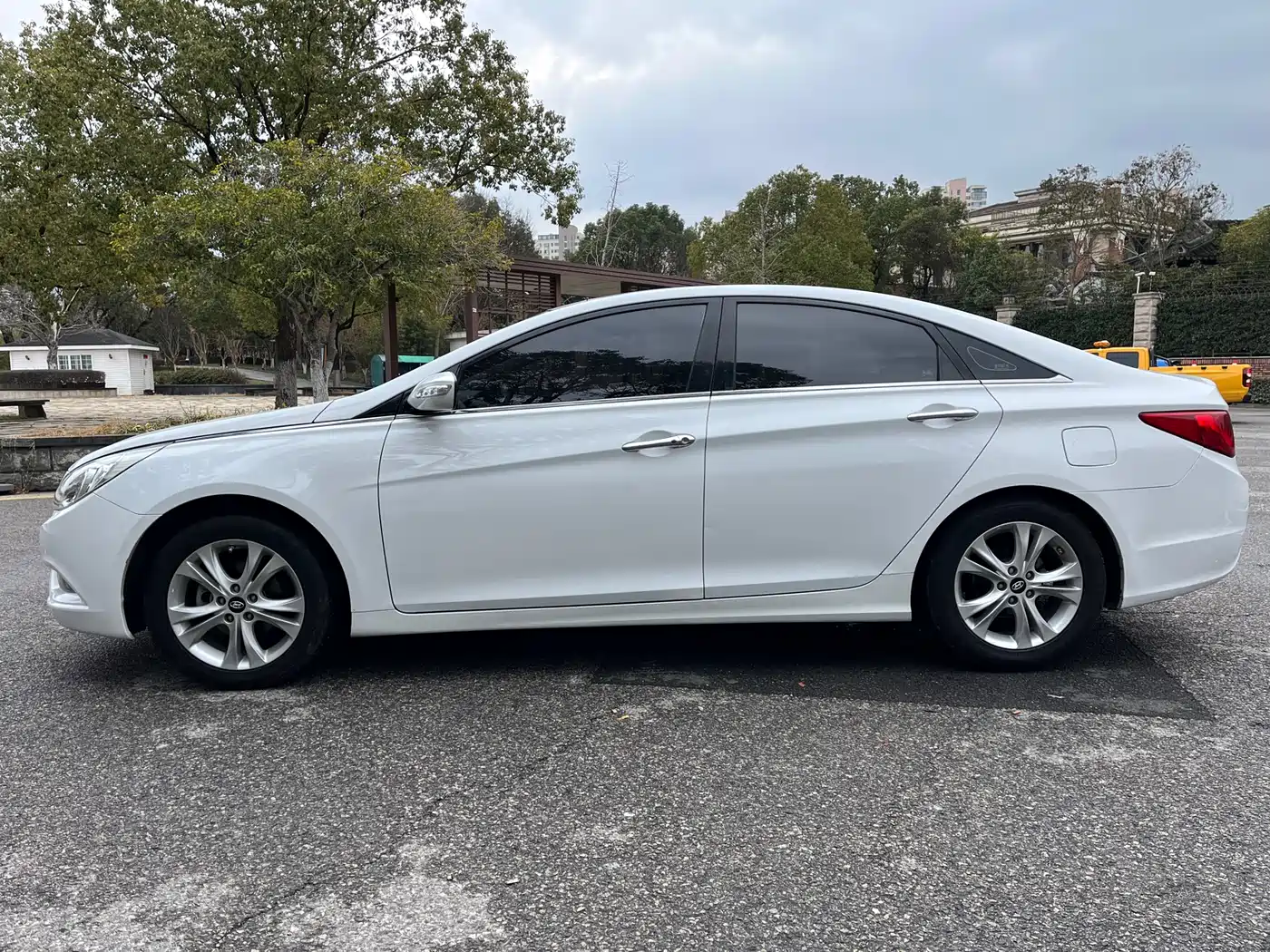 Hyundai Sonata 2013 2.0L Automatic Premium Edition фото 8