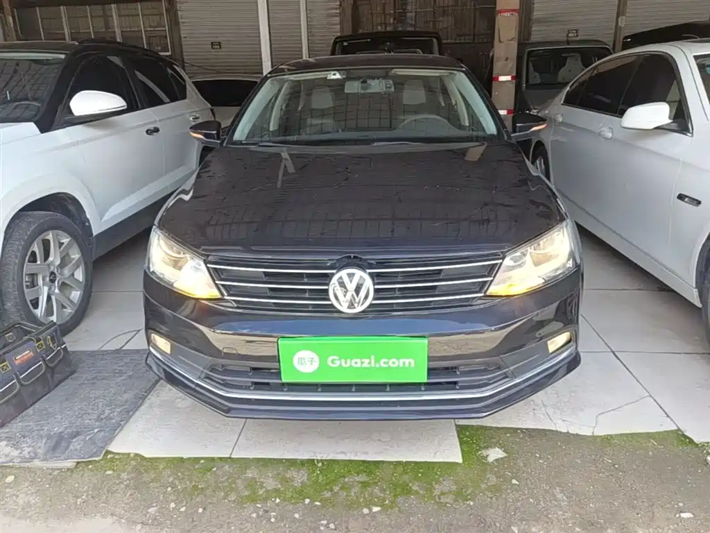 Volkswagen Sagitar 2015 1.6L Manual Comfort фото 3