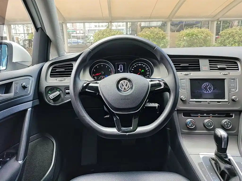 Volkswagen Golf 2016 230TSI Automatic Comfort фото 11