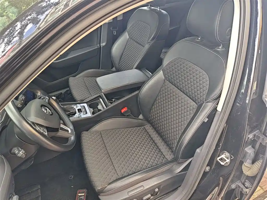 Škoda Superb 2016 TSI280 DSG Pioneer Edition фото 15