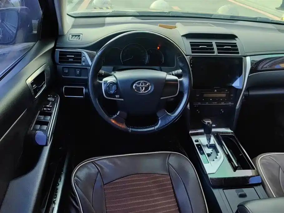 Toyota Camry 2015 2.0G Leading Edition фото 15