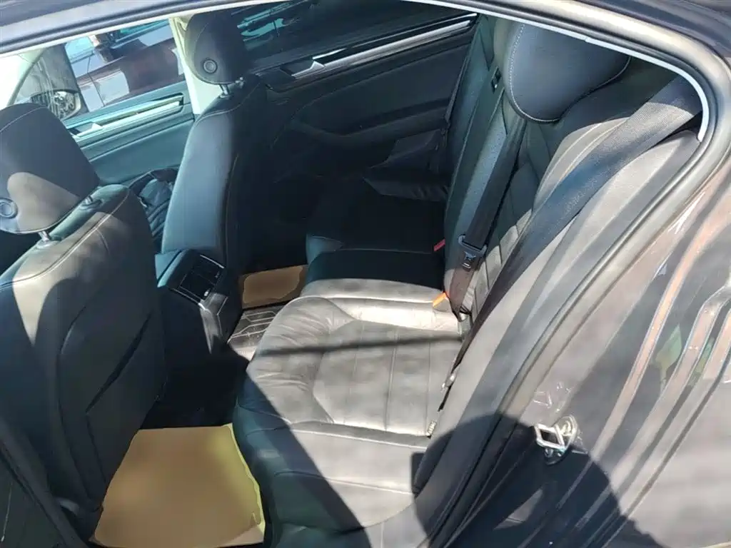 Volkswagen Phideon 2018 Facelift 380TSI FWD Business фото 17