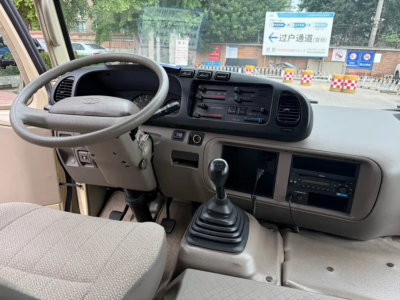 Toyota Coaster 2009 2007 2.7L Gasoline Premium Upgrade Edition 23-seater