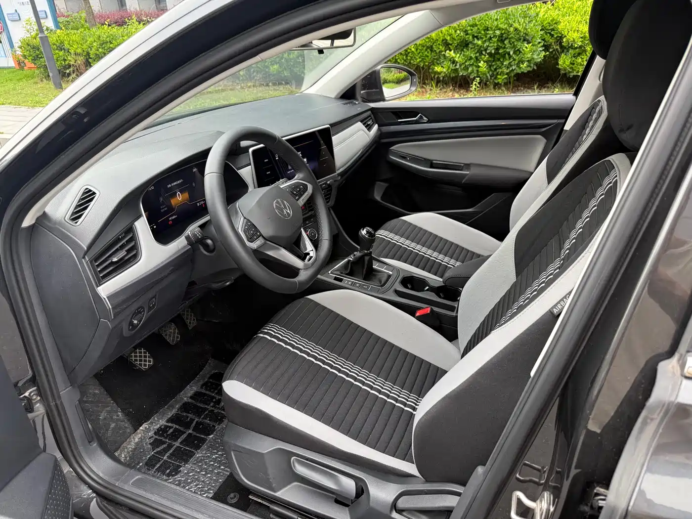 Volkswagen Bora 2023 200TSI Manual Comfort Edition фото 8