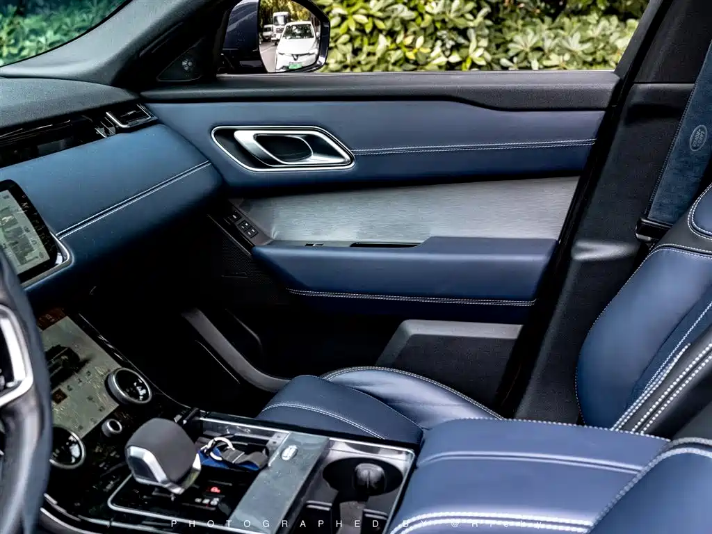 Land Rover Range Rover Velar 2022 250PS Golden Collector's Edition фото 8